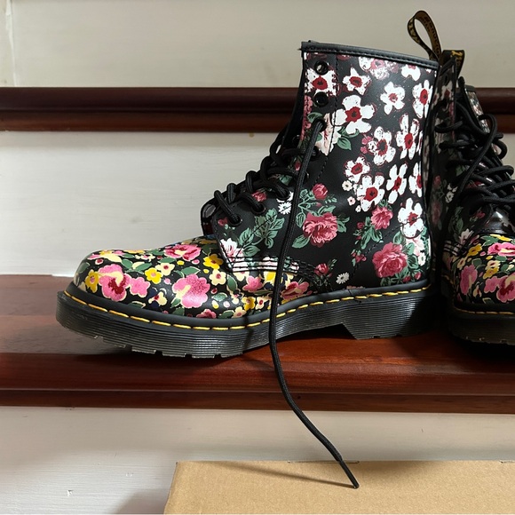 Doc Martens 1460 Pascal Floral Mashup Print Lace Up Boots Womens Size 8 - Picture 5 of 11